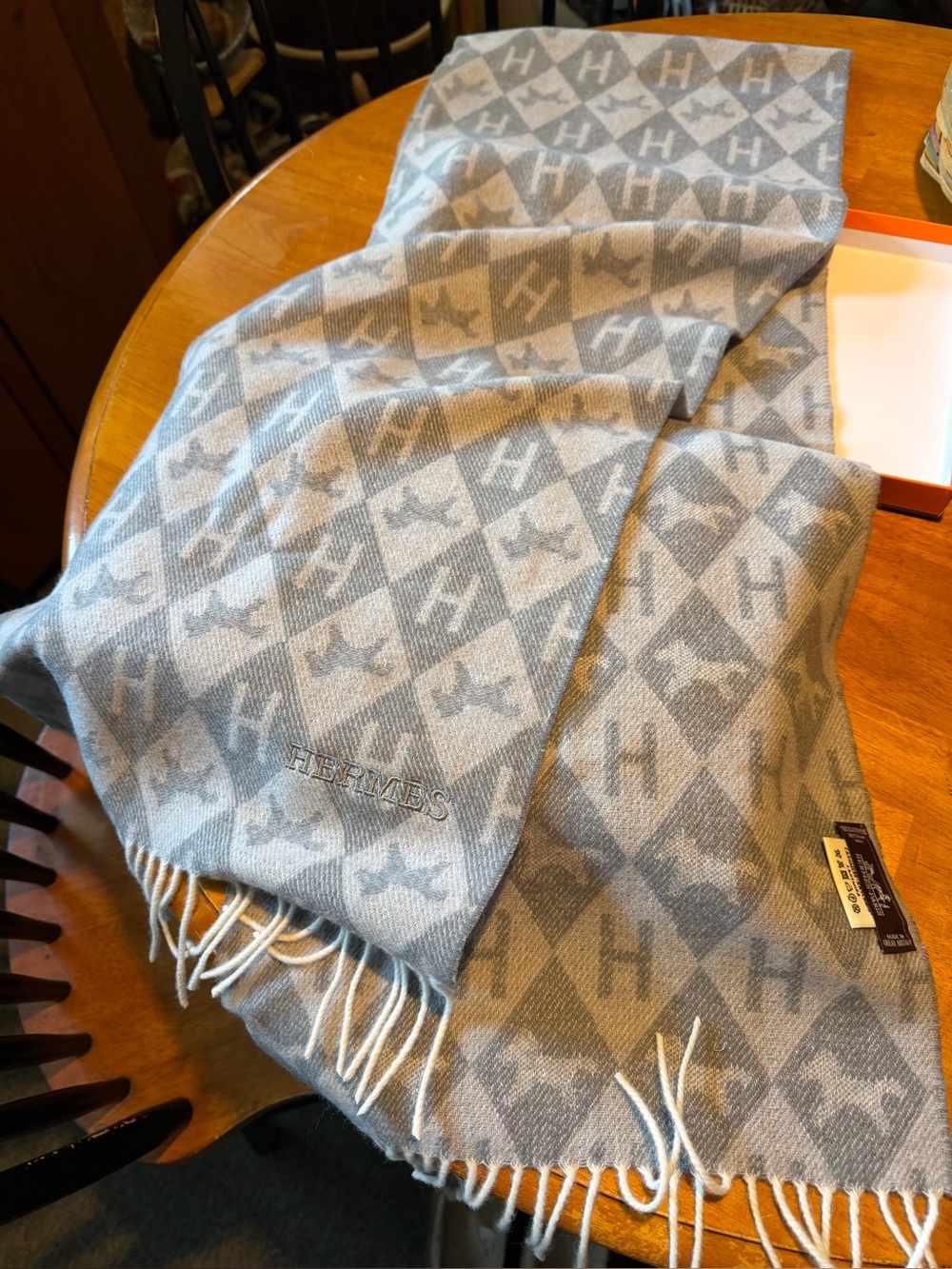 HERMES cashmere scarf NWOT with protective bag, shopping bag and box! - Picture 7 of 7